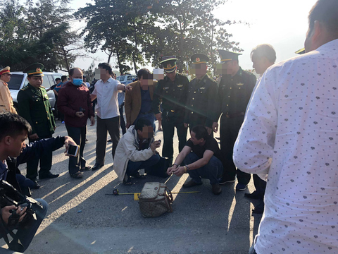 Chặn bắt xe hơi, đánh án ma túy khủng trên quốc lộ 1 - Ảnh 4. Chặn bắt xe hơi, đánh án ma túy khủng trên quốc lộ 1 - Ảnh 4.