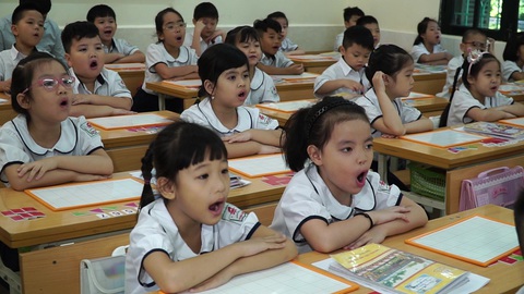 Người biên soạn sách giáo khoa phải là người Việt Nam - Ảnh 1. Người biên soạn sách giáo khoa phải là người Việt Nam - Ảnh 1.