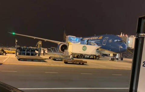Khách Hàn Quốc tử vong trên máy bay Vietnam Airlines từ Seoul đi Hà Nội - Ảnh 1. Khách Hàn Quốc tử vong trên máy bay Vietnam Airlines từ Seoul đi Hà Nội - Ảnh 1.