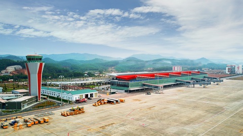 Các chuyến bay giải tỏa khách từ Trung Quốc về phải hạ cánh ở Vân Đồn - Ảnh 1. Các chuyến bay giải tỏa khách từ Trung Quốc về phải hạ cánh ở Vân Đồn - Ảnh 1.