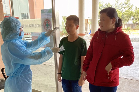 Đồng Nai: Bệnh viện, CSGT phát khẩu trang miễn phí cho người dân - Ảnh 1. Đồng Nai: Bệnh viện, CSGT phát khẩu trang miễn phí cho người dân - Ảnh 1.