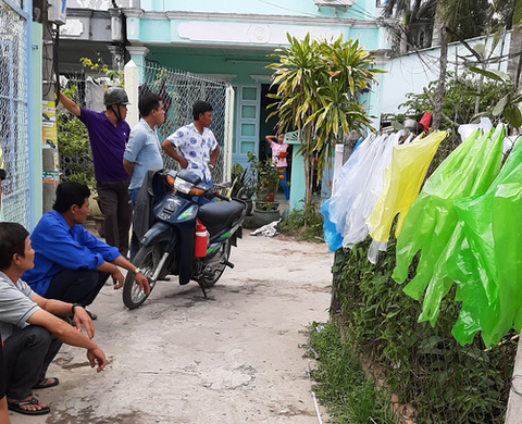 Góp ý chuyện nẹt pô trong hẻm, chồng bị đâm chết, vợ bị chém trọng thương - Ảnh 1. Góp ý chuyện nẹt pô trong hẻm, chồng bị đâm chết, vợ bị chém trọng thương - Ảnh 1.