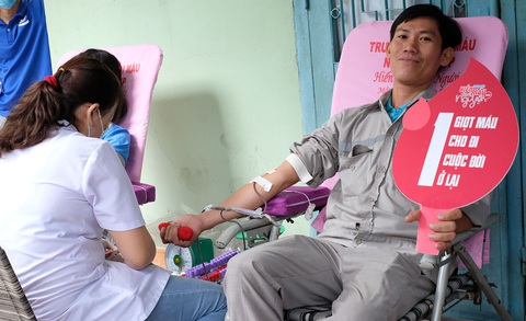 Công nhân sẻ chia - Ảnh 1. Công nhân sẻ chia - Ảnh 1.