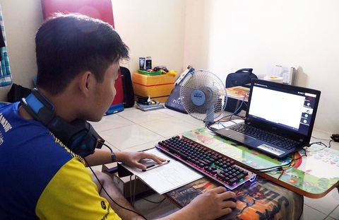 Bộ GD-ĐT: Trường và phụ huynh tự thỏa thuận mức phí học online - Ảnh 1. Bộ GD-ĐT: Trường và phụ huynh tự thỏa thuận mức phí học online - Ảnh 1.