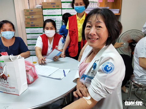Đang dọn vệ sinh, nghe hiến máu vội nhờ người làm thay để đi - Ảnh 2. Đang dọn vệ sinh, nghe hiến máu vội nhờ người làm thay để đi - Ảnh 2.