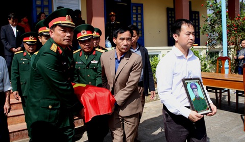 Liệt sĩ được về nhà sau 48 năm nhờ mảnh giấy trong lọ thủy tinh - Ảnh 1. Liệt sĩ được về nhà sau 48 năm nhờ mảnh giấy trong lọ thủy tinh - Ảnh 1.