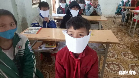 Sở GD-ĐT Nghệ An: phê bình giáo viên đăng ảnh học sinh đeo khẩu trang giấy là sai - Ảnh 1. Sở GD-ĐT Nghệ An: phê bình giáo viên đăng ảnh học sinh đeo khẩu trang giấy là sai - Ảnh 1.