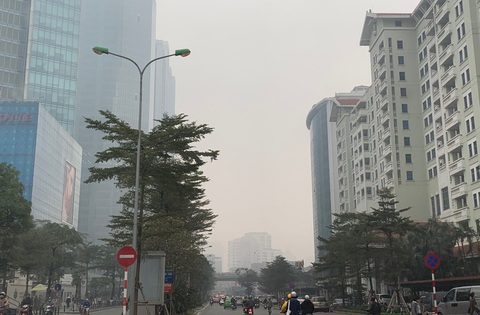 Đường phố vắng xe, Hà Nội vẫn ô nhiễm không khí nghiêm trọng - Ảnh 1. Đường phố vắng xe, Hà Nội vẫn ô nhiễm không khí nghiêm trọng - Ảnh 1.