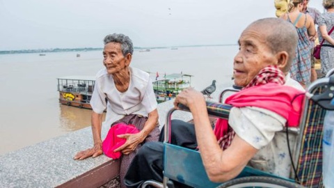 Cuộc đoàn tụ nghẹn ngào sau 47 năm thất lạc của 3 chị em trên dưới 100 tuổi - Ảnh 5. Cuộc đoàn tụ nghẹn ngào sau 47 năm thất lạc của 3 chị em trên dưới 100 tuổi - Ảnh 5.