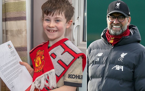 CĐV nhí M.U năn nỉ HLV Klopp để Liverpool thua trận - Ảnh 1. CĐV nhí M.U năn nỉ HLV Klopp để Liverpool thua trận - Ảnh 1.