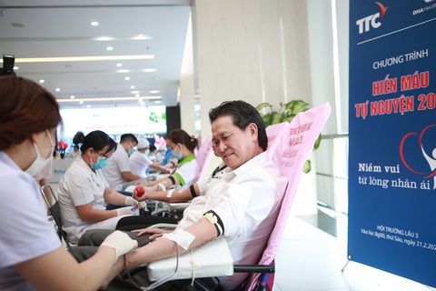 TTC gấp rút tổ chúc hiến máu thường niên lần thứ 9 để tiếp tế mùa dịch COVID-19 - Ảnh 3. TTC gấp rút tổ chúc hiến máu thường niên lần thứ 9 để tiếp tế mùa dịch COVID-19 - Ảnh 3.