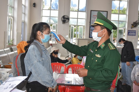 Bỏ qua nỗi lo COVID-19, du khách rạng rỡ đến Lý Sơn - Ảnh 2. Bỏ qua nỗi lo COVID-19, du khách rạng rỡ đến Lý Sơn - Ảnh 2.