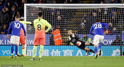 Aguero sút hỏng penalty, Jesus giúp Man City khuất phục Leicester tại King Power - Ảnh 2. Aguero sút hỏng penalty, Jesus giúp Man City khuất phục Leicester tại King Power - Ảnh 2.
