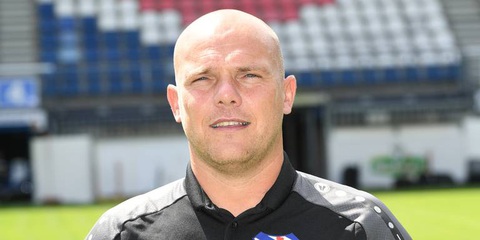 8 trận liên tiếp không thắng, CĐV Heerenveen đòi sa thải HLV Johnny Jansen - Ảnh 1. 8 trận liên tiếp không thắng, CĐV Heerenveen đòi sa thải HLV Johnny Jansen - Ảnh 1.