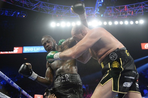 Wilder phải đến bệnh viện sau khi bị Fury hạ nốc ao - Ảnh 1. Wilder phải đến bệnh viện sau khi bị Fury hạ nốc ao - Ảnh 1.