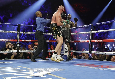 Fury hạ knock-out Wilder ở hiệp 7, giành đai WBC hạng nặng - Ảnh 4. Fury hạ knock-out Wilder ở hiệp 7, giành đai WBC hạng nặng - Ảnh 4.