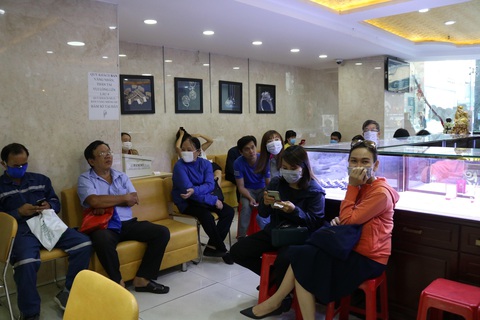 Giá vàng tăng phi mã, lên 49 triệu đồng/lượng - Ảnh 4. Giá vàng tăng phi mã, lên 49 triệu đồng/lượng - Ảnh 4.