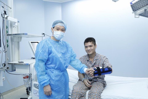 Việt Nam ghép thành công cánh tay từ người hiến còn sống - Ảnh 1. Việt Nam ghép thành công cánh tay từ người hiến còn sống - Ảnh 1.