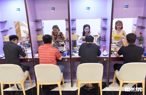 Lẩu thoát ế ở Sài Gòn - Ảnh 2. Lẩu thoát ế ở Sài Gòn - Ảnh 2.