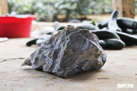 Mỏ đá nổ mìn, đá rơi ‘như mưa’ vào nhà dân - Ảnh 6. Mỏ đá nổ mìn, đá rơi ‘như mưa’ vào nhà dân - Ảnh 6.