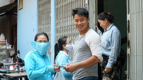 Chị em đất Sài Gòn xưa rào rào may khẩu trang vải phát miễn phí - Ảnh 5. Chị em đất Sài Gòn xưa rào rào may khẩu trang vải phát miễn phí - Ảnh 5.