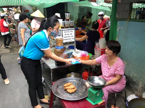Chị em đất Sài Gòn xưa rào rào may khẩu trang vải phát miễn phí - Ảnh 6. Chị em đất Sài Gòn xưa rào rào may khẩu trang vải phát miễn phí - Ảnh 6.