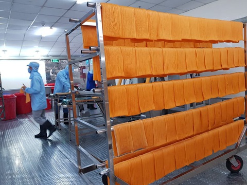 Bún dưa hấu và bánh tráng thanh long giải cứu nông sản thời dịch COVID-19 - Ảnh 5. Bún dưa hấu và bánh tráng thanh long giải cứu nông sản thời dịch COVID-19 - Ảnh 5.