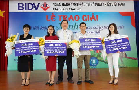 BIDV Chợ Lớn trao giải Gửi tiết kiệm Xanh, cuộc sống trong lành - Ảnh 1. BIDV Chợ Lớn trao giải Gửi tiết kiệm Xanh, cuộc sống trong lành - Ảnh 1.