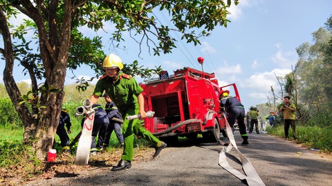 Nguy cơ cháy rừng ở Vườn quốc gia U Minh Hạ rất lớn - Ảnh 2. Nguy cơ cháy rừng ở Vườn quốc gia U Minh Hạ rất lớn - Ảnh 2.