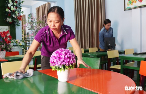 Thầy cô làm thư viện rực rỡ chờ đón học sinh trở lại trường - Ảnh 4. Thầy cô làm thư viện rực rỡ chờ đón học sinh trở lại trường - Ảnh 4.