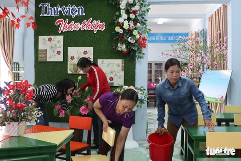 Thầy cô làm thư viện rực rỡ chờ đón học sinh trở lại trường - Ảnh 5. Thầy cô làm thư viện rực rỡ chờ đón học sinh trở lại trường - Ảnh 5.