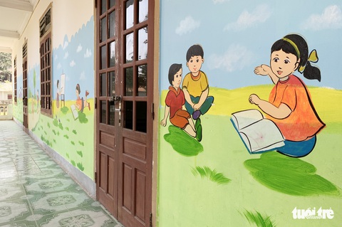 Thầy cô làm thư viện rực rỡ chờ đón học sinh trở lại trường - Ảnh 2. Thầy cô làm thư viện rực rỡ chờ đón học sinh trở lại trường - Ảnh 2.
