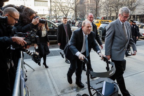 Harvey Weinstein nhập viện sau khi bị kết tội hiếp dâm - Ảnh 3. Harvey Weinstein nhập viện sau khi bị kết tội hiếp dâm - Ảnh 3.