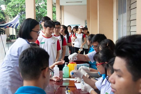 Sinh viên y khoa xung phong phòng chống dịch - Ảnh 1. Sinh viên y khoa xung phong phòng chống dịch - Ảnh 1.
