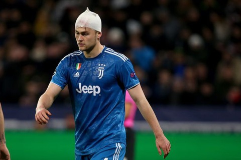 De Ligt được khen vì dù va chạm chảy máu đầu vẫn thi đấu kiên cường - Ảnh 3. De Ligt được khen vì dù va chạm chảy máu đầu vẫn thi đấu kiên cường - Ảnh 3.