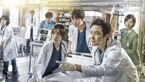 Dr Romantic 2: Cuộc chiến bảo vệ y đức - Ảnh 1. Dr Romantic 2: Cuộc chiến bảo vệ y đức - Ảnh 1.
