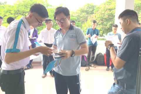 ĐH Quốc gia TP.HCM dời thi đánh giá năng lực - Ảnh 1. ĐH Quốc gia TP.HCM dời thi đánh giá năng lực - Ảnh 1.