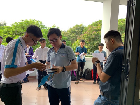 Đề thi mẫu đánh giá năng lực ĐH Quốc gia TP.HCM sai sót? - Ảnh 1. Đề thi mẫu đánh giá năng lực ĐH Quốc gia TP.HCM sai sót? - Ảnh 1.