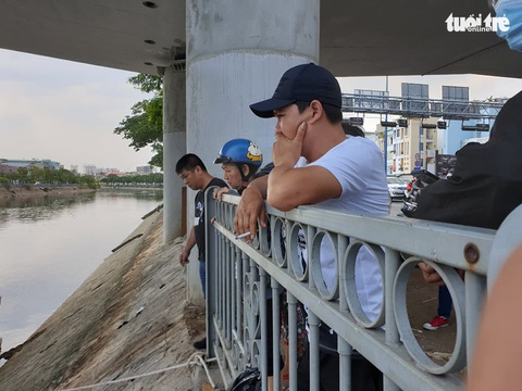 Cặp vợ chồng nhảy kênh Tàu Hủ mất tích - Ảnh 4. Cặp vợ chồng nhảy kênh Tàu Hủ mất tích - Ảnh 4.