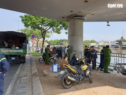 Cặp vợ chồng nhảy kênh Tàu Hủ mất tích - Ảnh 2. Cặp vợ chồng nhảy kênh Tàu Hủ mất tích - Ảnh 2.