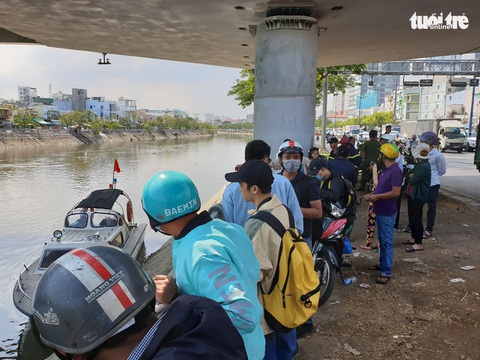 Cặp vợ chồng nhảy kênh Tàu Hủ mất tích - Ảnh 1. Cặp vợ chồng nhảy kênh Tàu Hủ mất tích - Ảnh 1.