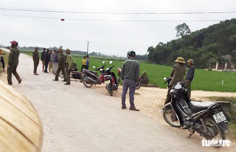 Nghi trộm chó, một người bị dân vây đánh chết, đốt xe máy - Ảnh 2. Nghi trộm chó, một người bị dân vây đánh chết, đốt xe máy - Ảnh 2.