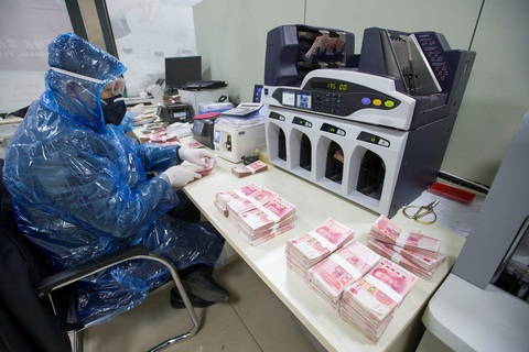 Trung Quốc: thưởng ngay 1.400 USD cho người tự trình báo nhiễm COVID-19 - Ảnh 1. Trung Quốc: thưởng ngay 1.400 USD cho người tự trình báo nhiễm COVID-19 - Ảnh 1.