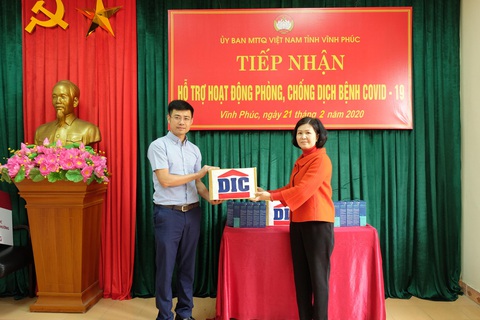 Tập đoàn DIC trao tặng Vĩnh Phúc 3.000 chai dung dịch sát khuẩn - Ảnh 1. Tập đoàn DIC trao tặng Vĩnh Phúc 3.000 chai dung dịch sát khuẩn - Ảnh 1.