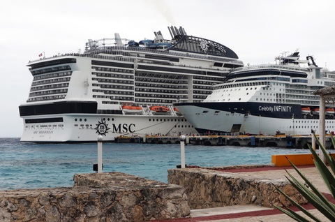 Du thuyền MSC Meraviglia chở 6.000 người bị giữ tại cảng Mexico - Ảnh 1. Du thuyền MSC Meraviglia chở 6.000 người bị giữ tại cảng Mexico - Ảnh 1.