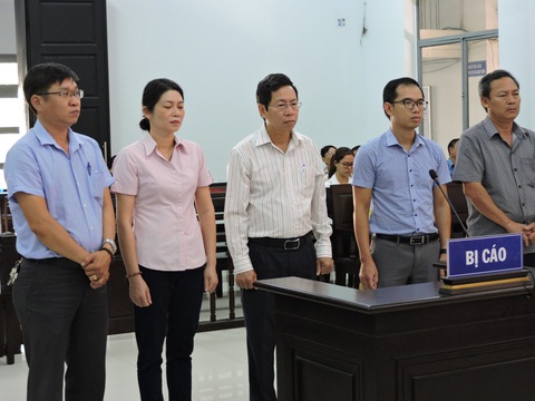 Phó chủ tịch UBND TP Nha Trang Lê Huy Toàn bị phạt 9 tháng tù giam - Ảnh 1. Phó chủ tịch UBND TP Nha Trang Lê Huy Toàn bị phạt 9 tháng tù giam - Ảnh 1.