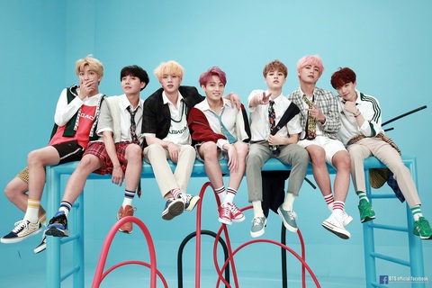 Người hâm mộ quyên tiền hoàn vé của BTS để chống dịch COVID-19 - Ảnh 1. Người hâm mộ quyên tiền hoàn vé của BTS để chống dịch COVID-19 - Ảnh 1.