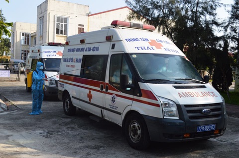 Mất 4 ngày vận động mới đưa được người đàn ông Hàn Quốc đi cách ly - Ảnh 1. Mất 4 ngày vận động mới đưa được người đàn ông Hàn Quốc đi cách ly - Ảnh 1.