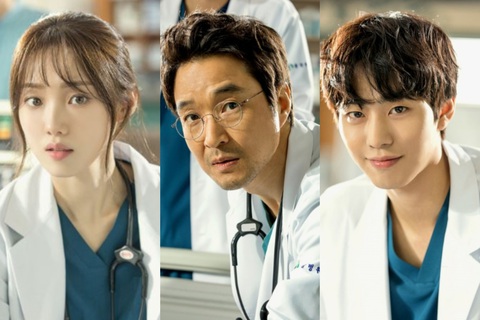 Dr Romantic 2: Cuộc chiến bảo vệ y đức - Ảnh 2. Dr Romantic 2: Cuộc chiến bảo vệ y đức - Ảnh 2.