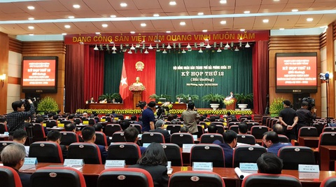 Hải Phòng: Tạm dừng tặng ấm chén cho dân - Ảnh 1. Hải Phòng: Tạm dừng tặng ấm chén cho dân - Ảnh 1.